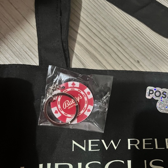 Black Hibiscus Mask Tote Bag + Chicago goodies New - Picture 3 of 4